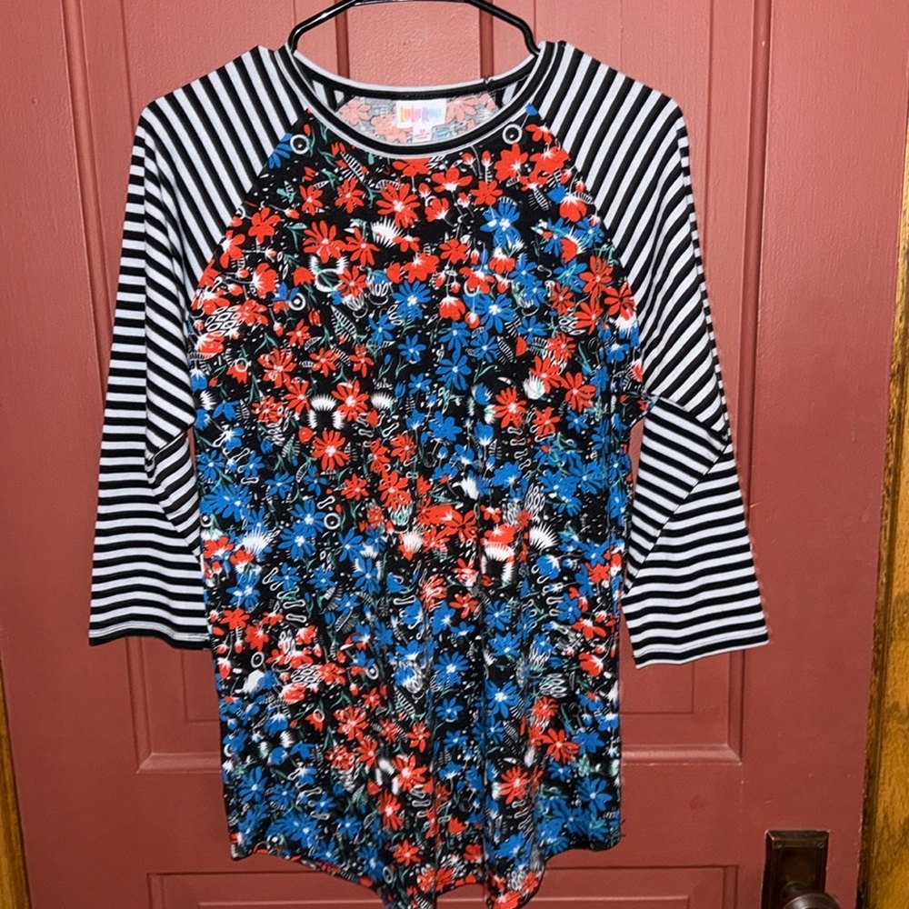 never worn lularoe baseball tee
